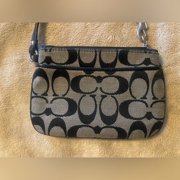 Coach wristlet - Picture 4 of 6